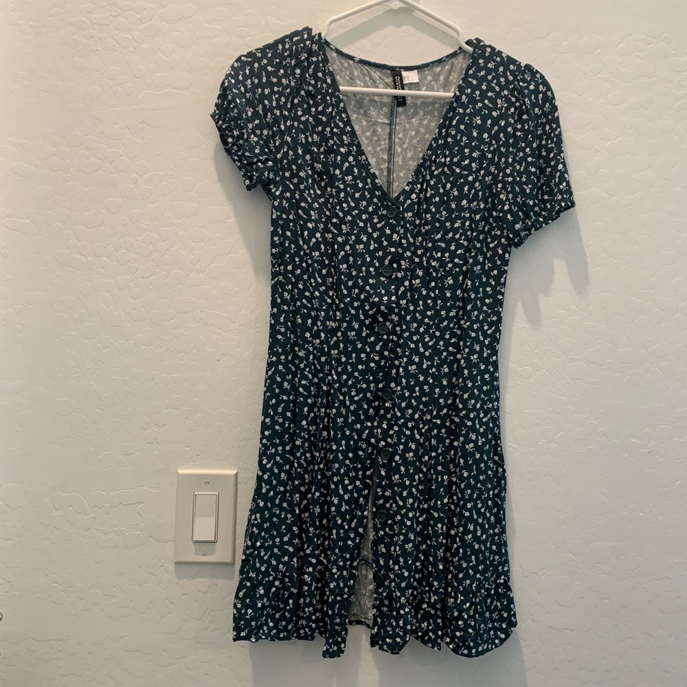 Puff sleeve, button up, floral dress